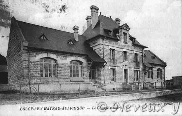 Coucy , la mairie école