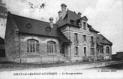 Coucy , la mairie école